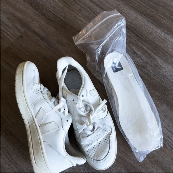 Veja Low-Top Sneakers in White with Light Gray Accents - Picture 2 of 4